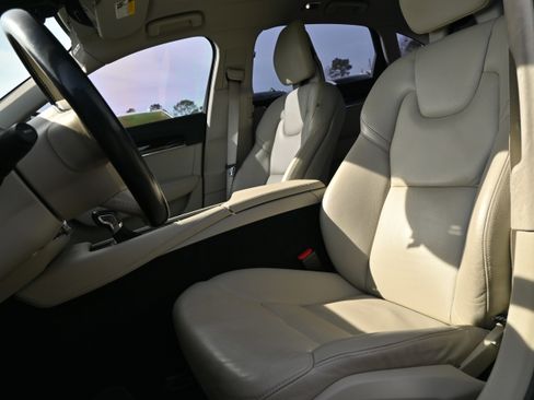 Used 2018 Volvo S90 T5 Momentum image 14