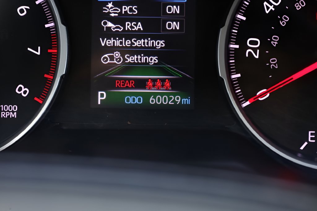 Used 2021 Toyota RAV4 LE AWD/4WD image 32