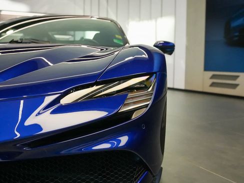 Used 2022 Ferrari SF90 Spider image 15