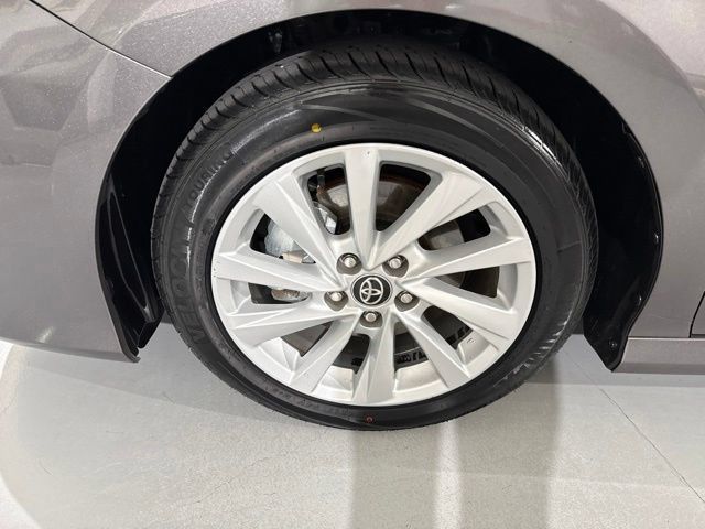Used 2024 Toyota Camry LE w/ Convenience Package FWD image 5