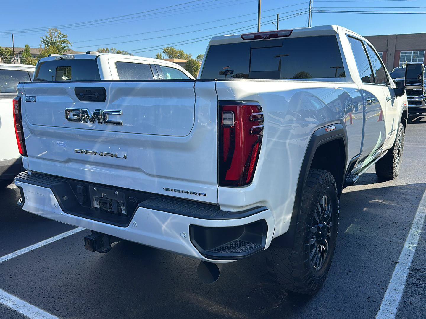Used 2024 GMC Sierra 3500 Denali Ultimate AWD/4WD image 3