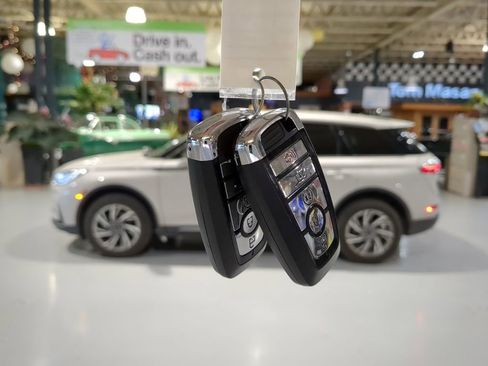 Used 2024 Lincoln Corsair AWD w/ Equipment Group 101A image 4