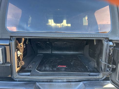 Used 2018 Jeep Wrangler Unlimited Sport S image 25