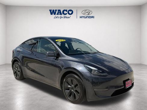 Used 2024 Tesla Model Y Long Range AWD/4WD image 1