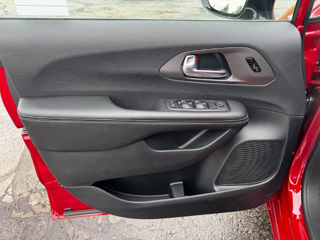 New 2027 Chrysler Pacifica Select FWD image 22
