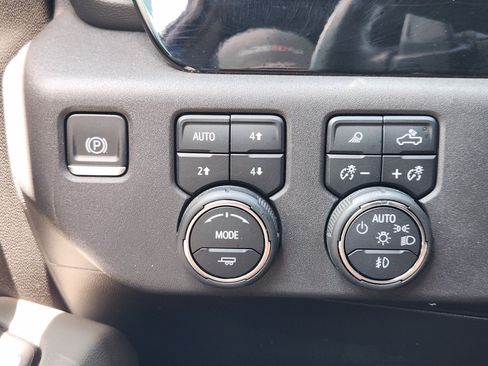 Used 2024 Chevrolet Silverado 1500 ZR2 AWD/4WD image 23
