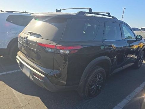 Used 2024 Nissan Pathfinder SV w/ Black Appearance Package FWD image 5