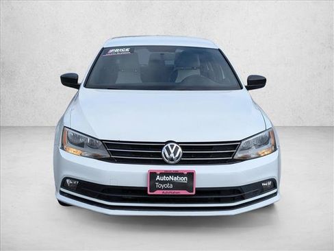 Used 2016 Volkswagen Jetta Sport FWD image 2