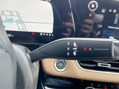 Used 2025 Chevrolet Equinox ACTIV w/ Safety and Technology Package image 16