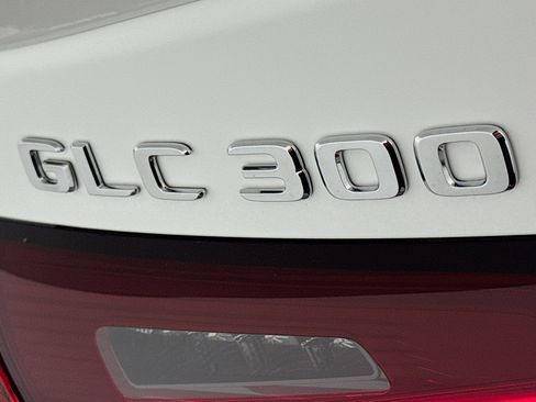 Certified 2025 Mercedes-Benz GLC 300 4MATIC image 9