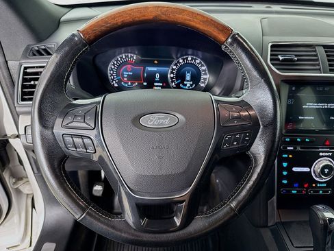 Used 2018 Ford Explorer Platinum image 11