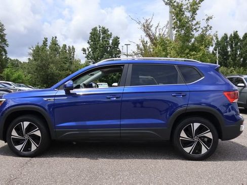 Certified 2024 Volkswagen Taos SE w/ Panoramic Sunroof Package AWD/4WD image 5