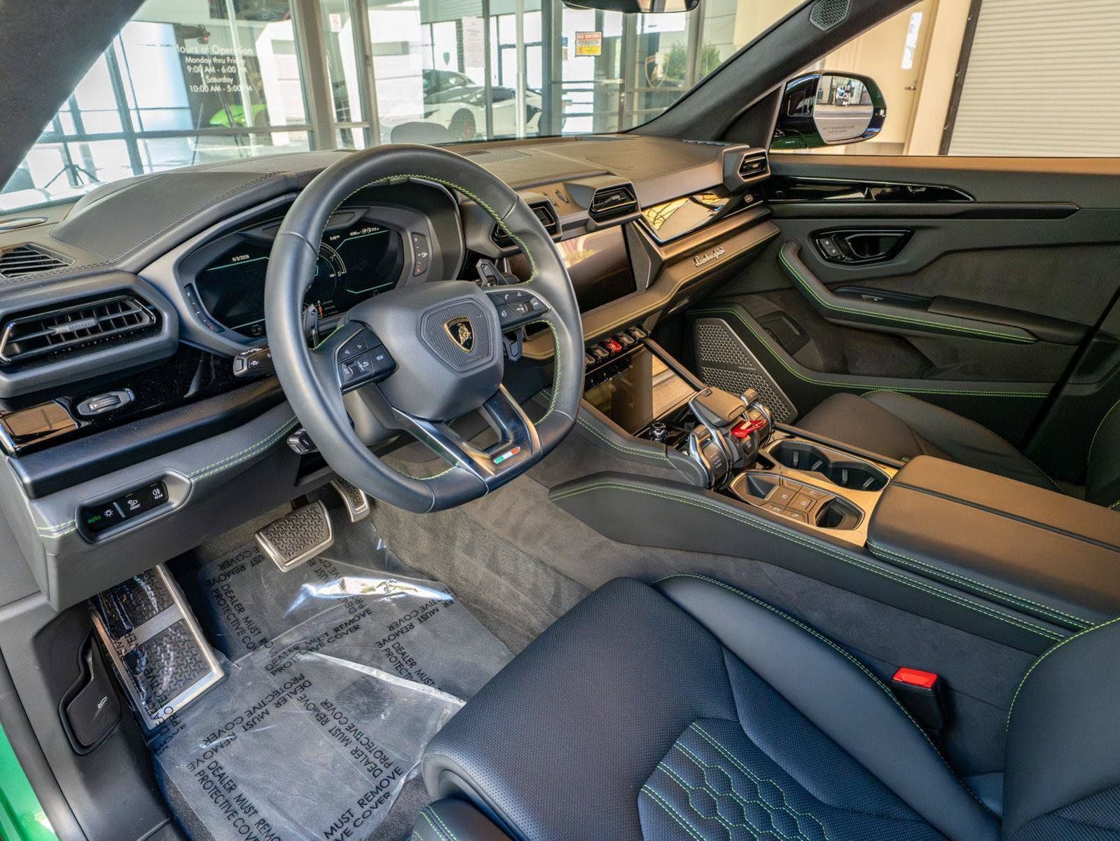 Used 2025 Lamborghini Urus Performante AWD/4WD image 16
