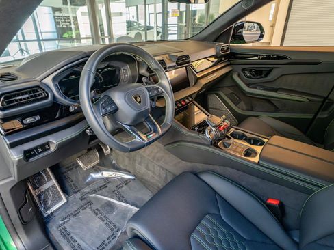 Used 2025 Lamborghini Urus SE AWD/4WD image 16
