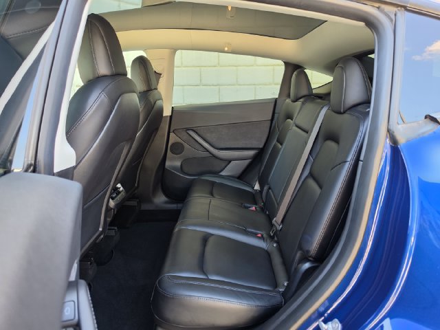 Used 2021 Tesla Model Y Long Range AWD/4WD image 26