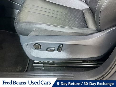 Used 2023 Volkswagen Tiguan SE w/ Panoramic Sunroof Package AWD/4WD image 19