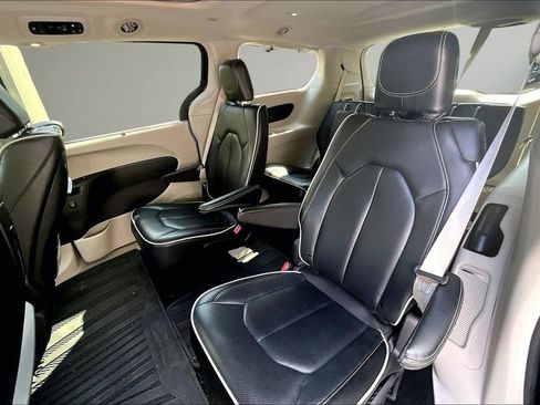 Used 2023 Chrysler Pacifica Limited w/ Uconnect Theater Family Group AWD/4WD image 22