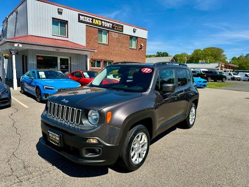 Used 2017 Jeep Renegade Latitude AWD/4WD image 1