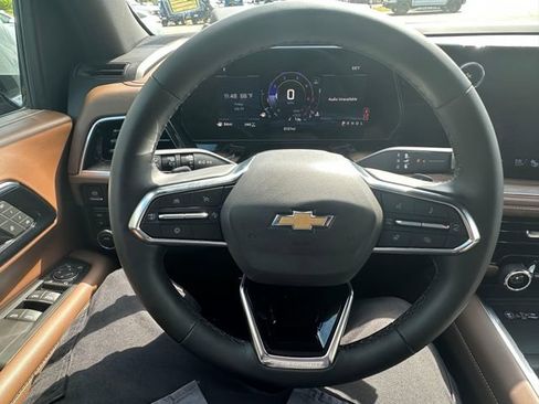Used 2025 Chevrolet Tahoe High Country AWD/4WD image 12