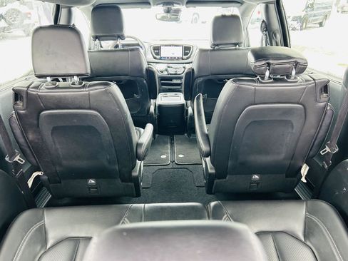 Used 2023 Chrysler Pacifica Touring-L w/ S Appearance Package image 29