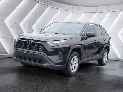 Used 2024 Toyota RAV4 LE FWD image 6