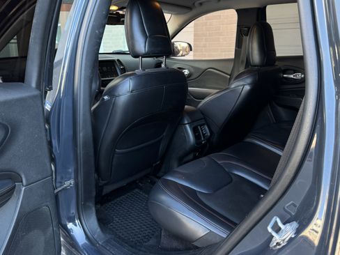 Used 2016 Jeep Cherokee Trailhawk image 28