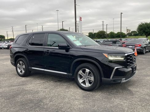 Used 2025 Honda Pilot EX-L image 2