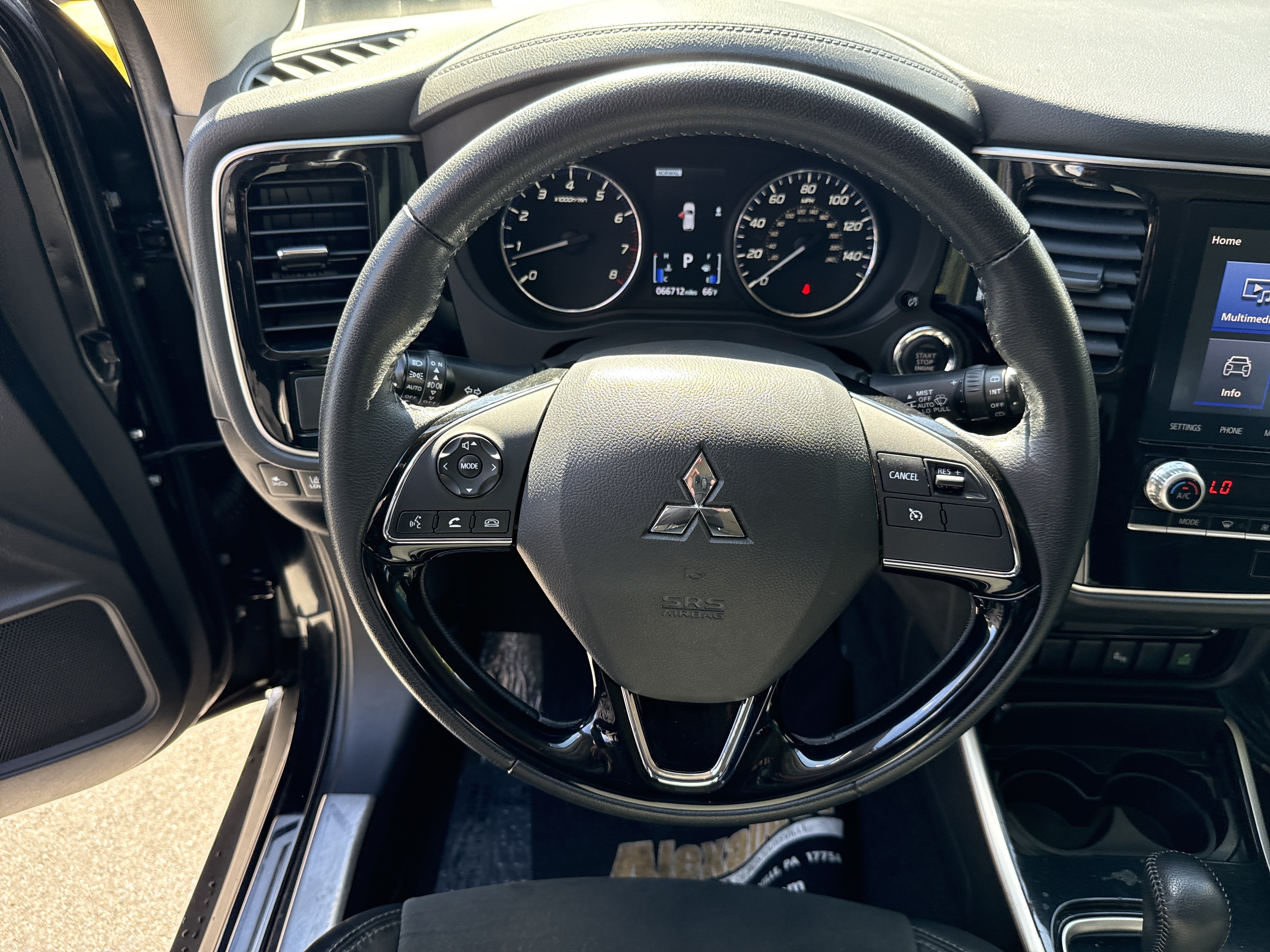 Used 2020 Mitsubishi Outlander SE AWD/4WD image 18