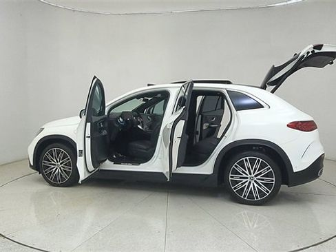 Used 2023 Mercedes-Benz EQE 500 4MATIC SUV w/ Exclusive Trim Package image 72