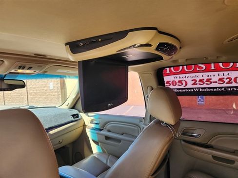 Used 2013 Cadillac Escalade Luxury AWD/4WD image 10