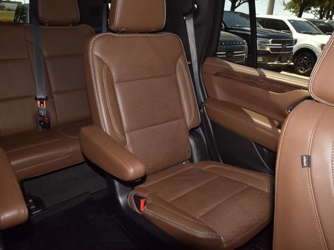 Used 2021 Chevrolet Tahoe High Country w/ Premium Package RWD image 22