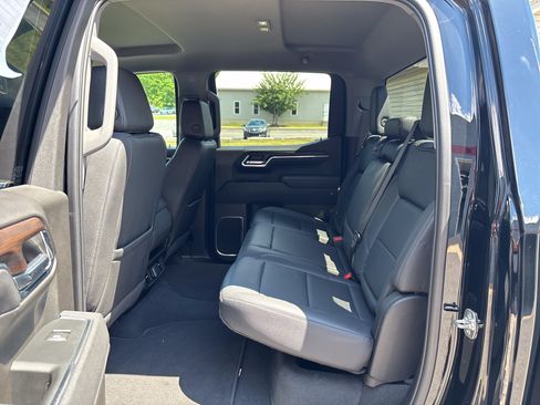 Used 2025 GMC Sierra 1500 SLT AWD/4WD image 13