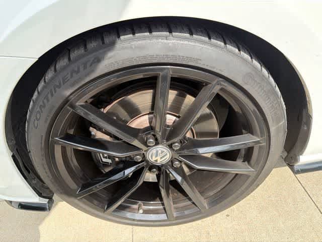 Used 2019 Volkswagen Golf R 4-Door AWD/4WD image 9