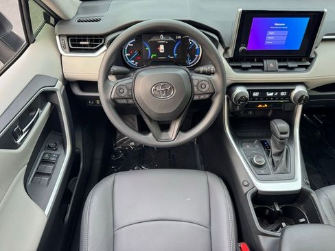 Used 2025 Toyota RAV4 XLE image 15