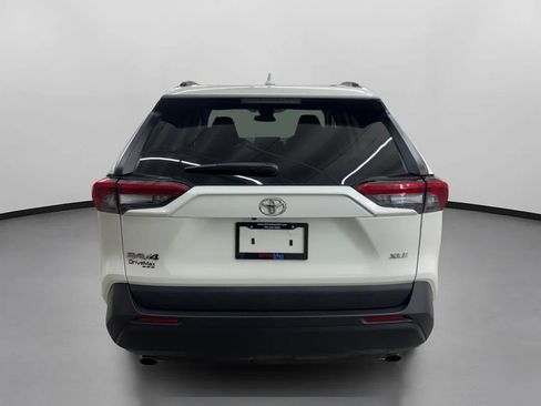 Used 2021 Toyota RAV4 XLE Premium FWD image 8