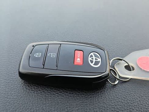 Used 2024 Toyota Corolla Cross LE w/ Moonroof Package FWD image 29