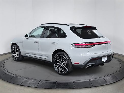Certified 2025 Porsche Macan image 3
