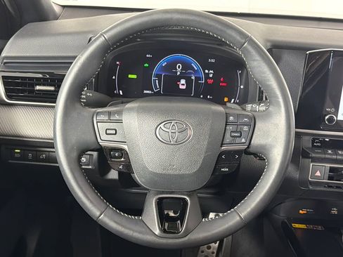 Used 2025 Toyota Camry SE image 23