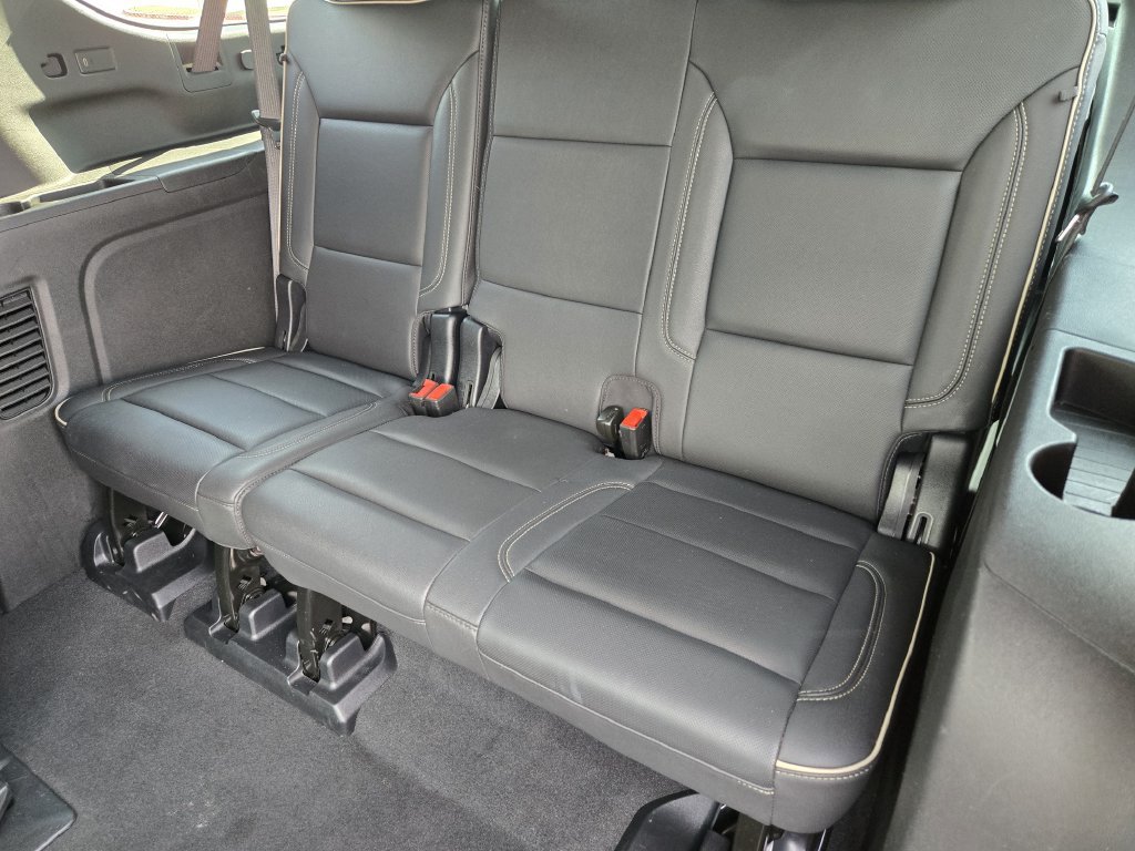 Used 2025 Chevrolet Suburban Premier RWD image 32