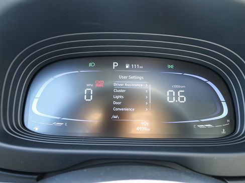 Certified 2024 Hyundai Venue SEL FWD image 31