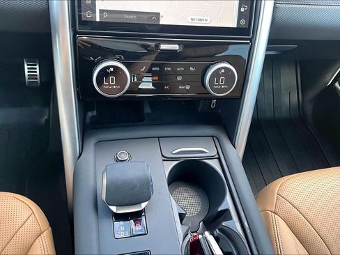 Certified 2026 Land Rover Discovery Limited Edition AWD/4WD image 23