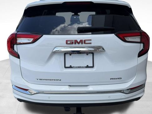 Used 2024 GMC Terrain Denali w/ Denali Premium Package AWD/4WD image 4