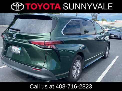 Used 2022 Toyota Sienna LE FWD image 2