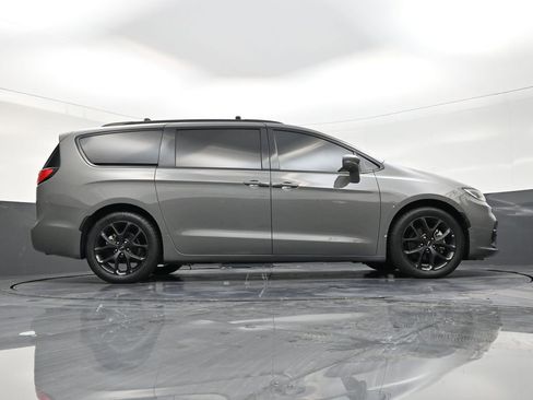 Used 2022 Chrysler Pacifica Limited w/ S Appearance Package image 26