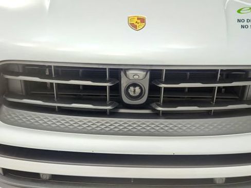 Used 2024 Porsche Macan AWD/4WD image 23