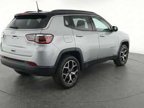 Used 2025 Jeep Compass Limited image 9