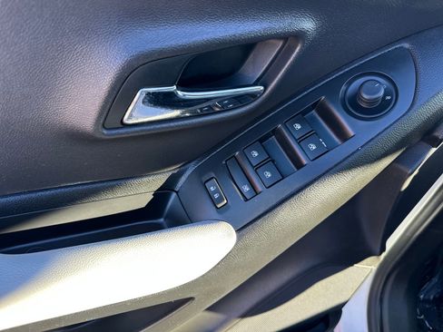 Used 2017 Chevrolet Trax LT w/ LT Convenience Package image 12