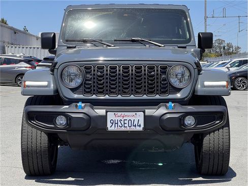 Used 2024 Jeep Wrangler Unlimited w/ Convenience Group AWD/4WD image 2