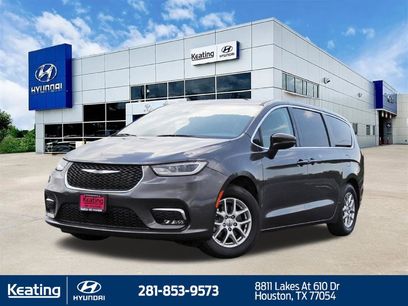Used 2023 Chrysler Pacifica Touring-L
