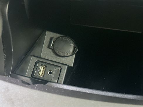 Used 2016 Toyota Camry LE image 24